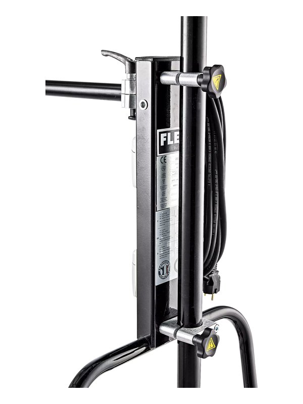 Doppelte Klemmung der Hubstange am FLEX GM 340 Giraffen-Mobil, daneben das aufgewickelte Kabel